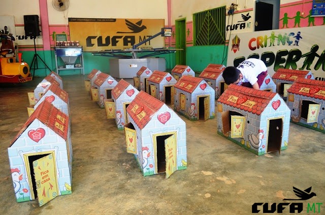 CAIXA DE OVOS SE TRANSFORMA EM CASINHAS NA CUFA PEIXOTO - MT